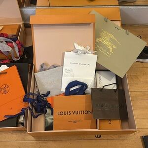 Boxes/Ribbons/Shopping Bags